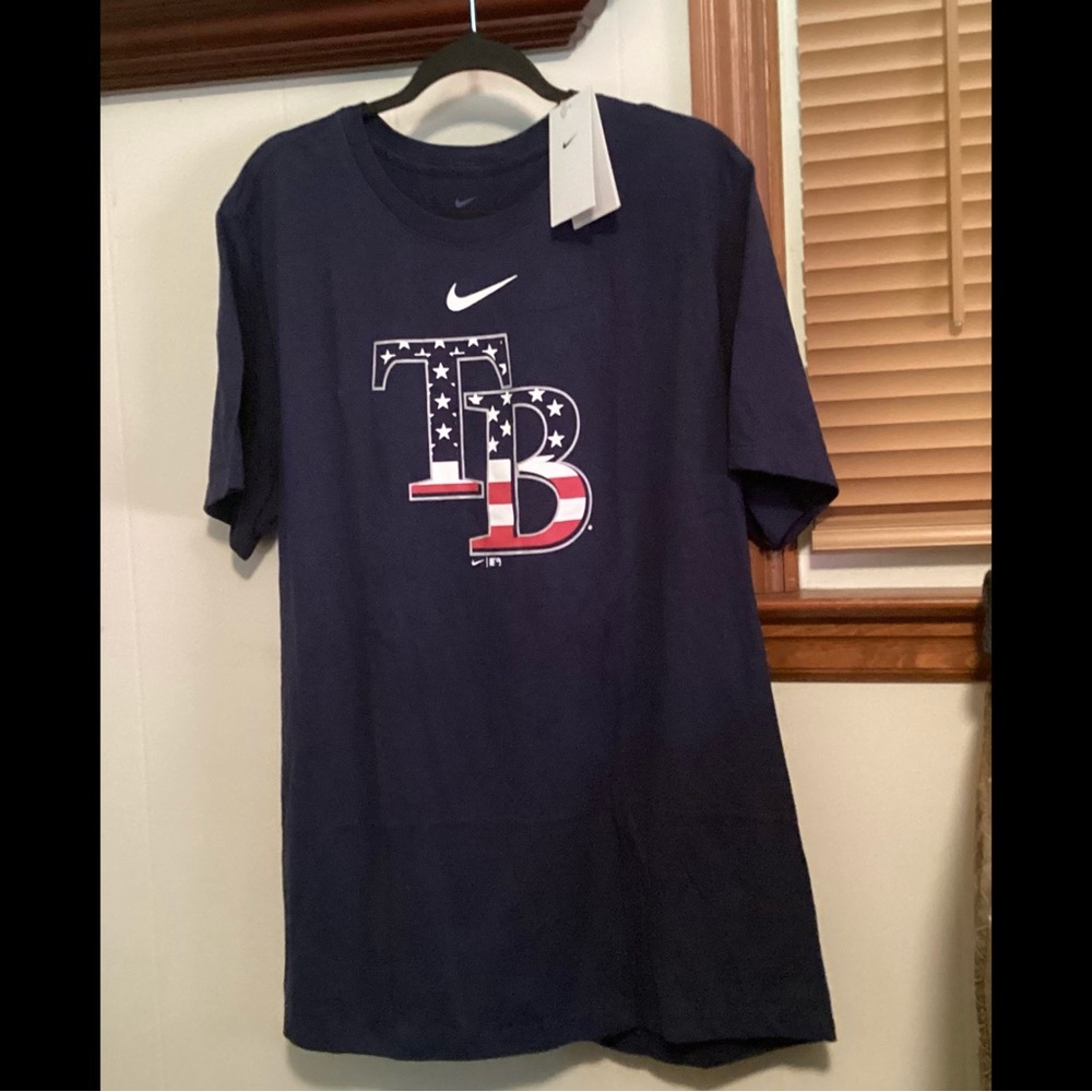 NIKE TEE SHIRT SIZE (XL).